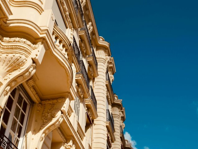 LES MONEGHETTI – Calm, authenticity and residential charm