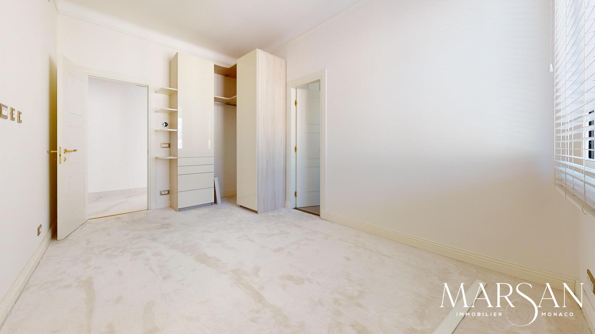 TRÉS GRAND APPARTEMENT - FRANZIDO PALACE