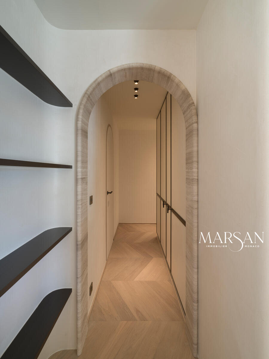 High-end renovated three-room apartment – Boulevard des Moulins