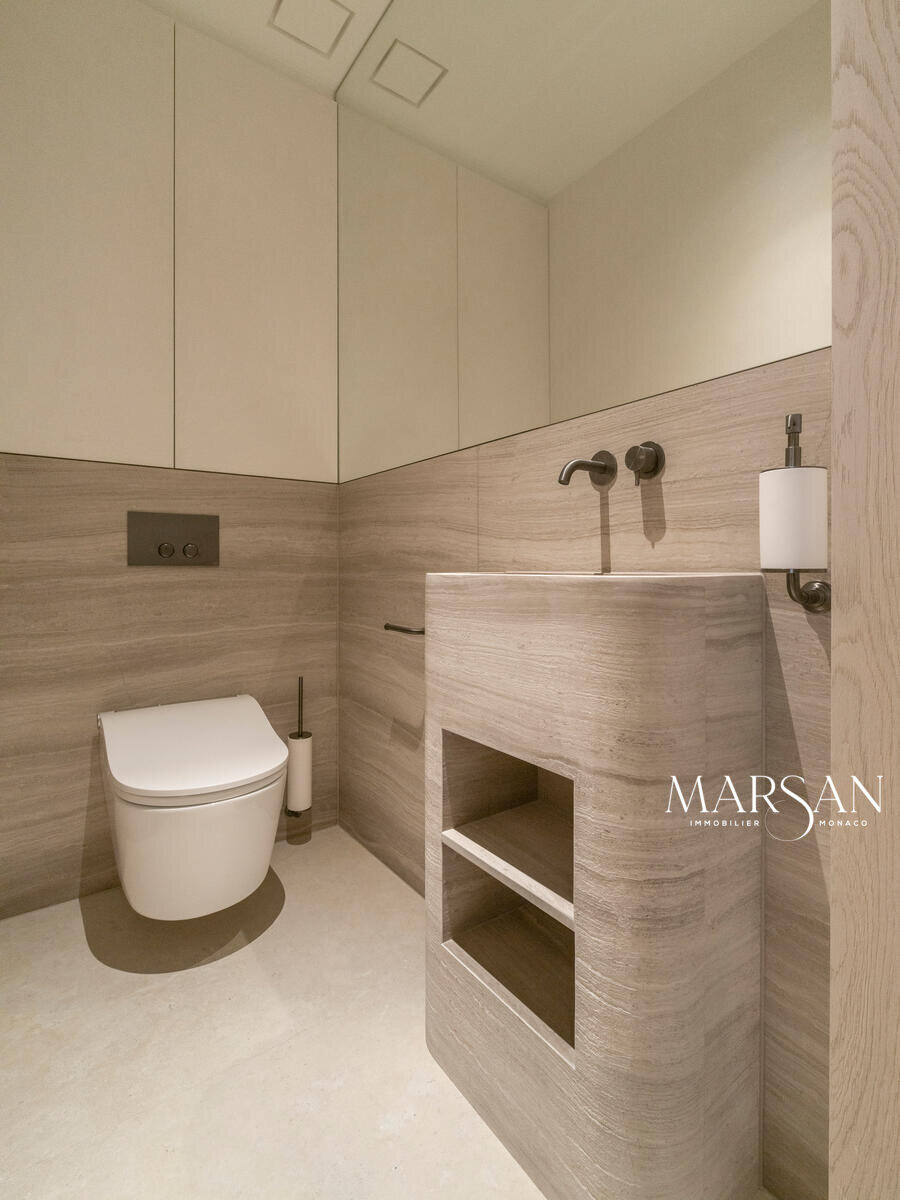 High-end renovated three-room apartment – Boulevard des Moulins