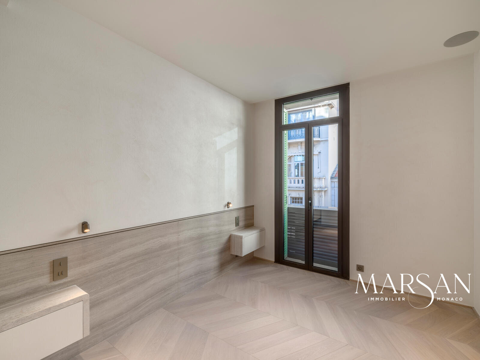 High-end renovated three-room apartment – Boulevard des Moulins
