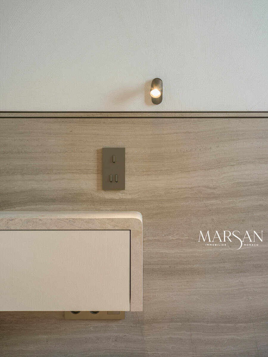 High-end renovated three-room apartment – Boulevard des Moulins