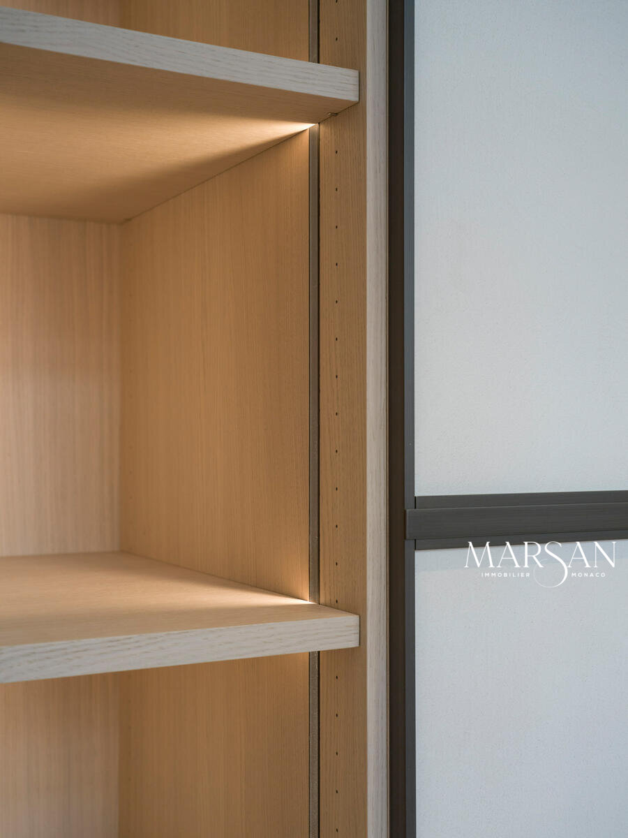 High-end renovated three-room apartment – Boulevard des Moulins