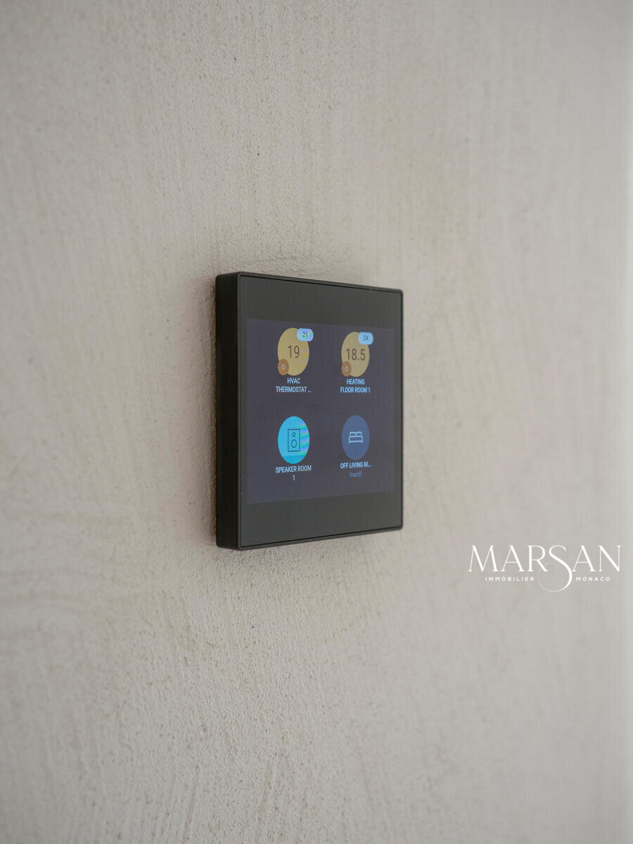 High-end renovated three-room apartment – Boulevard des Moulins