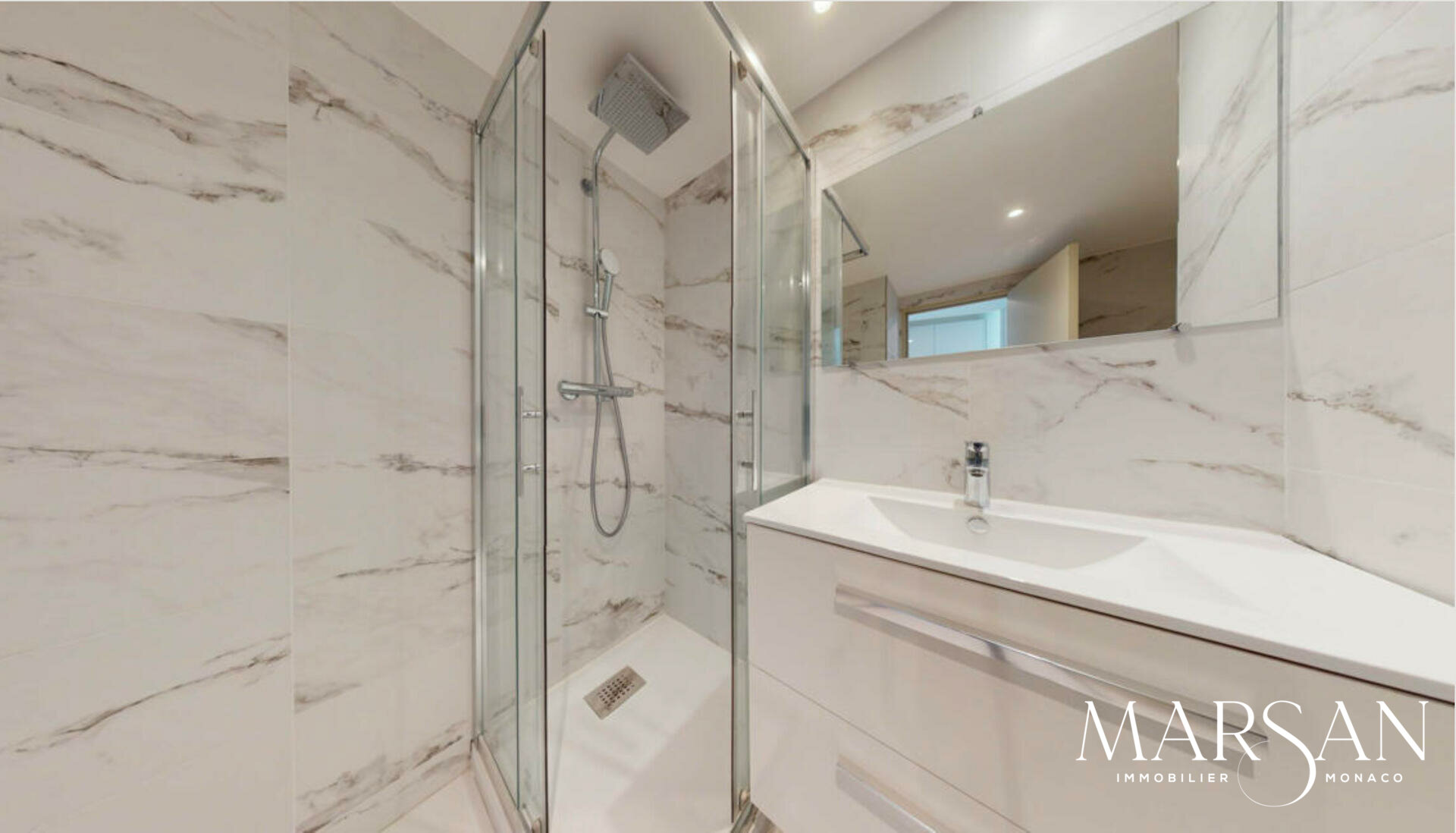 Annonciade – Modern high-floor studio with terrace - SOLD