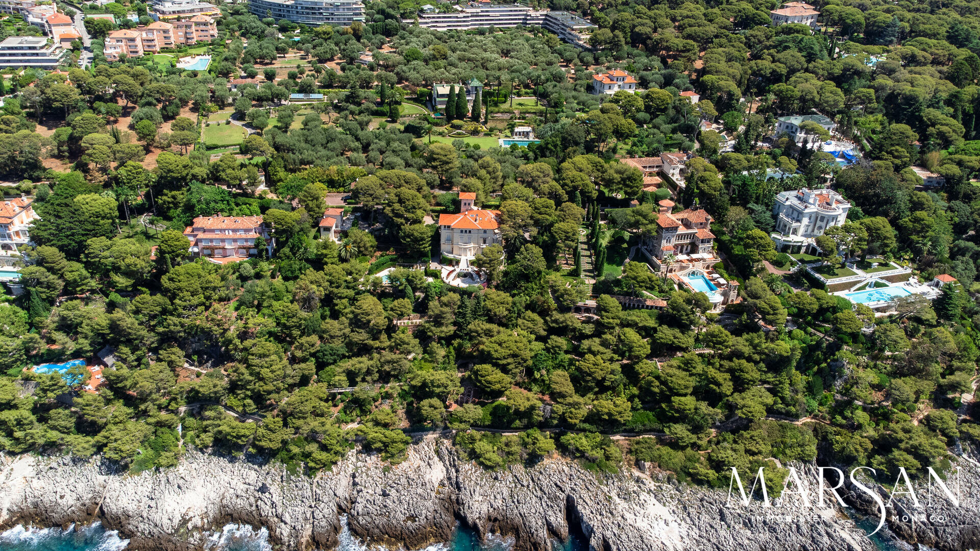 Bien rare : Appartement d'exception au sein d'une villa de prestige à Roquebrune-Cap-Martin