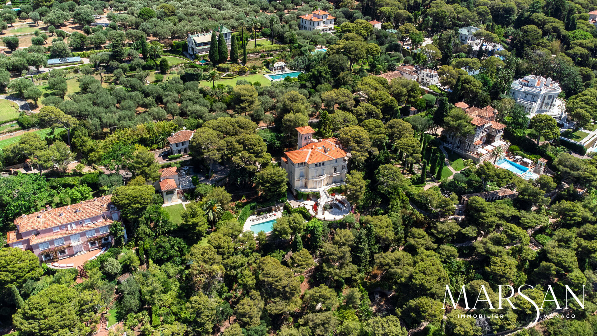 Bien rare : Appartement d'exception au sein d'une villa de prestige à Roquebrune-Cap-Martin