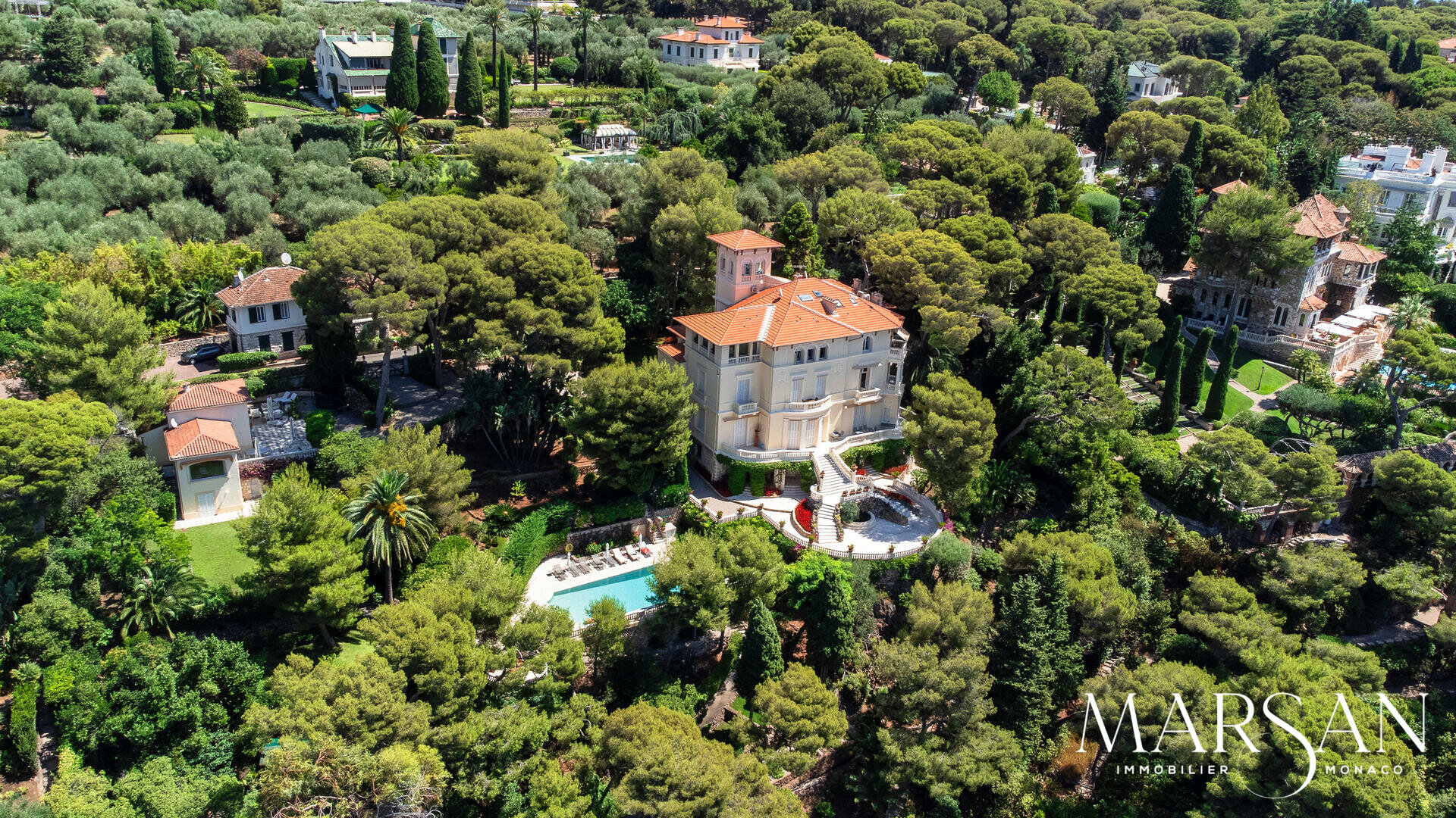 Bien rare : Appartement d'exception au sein d'une villa de prestige à Roquebrune-Cap-Martin