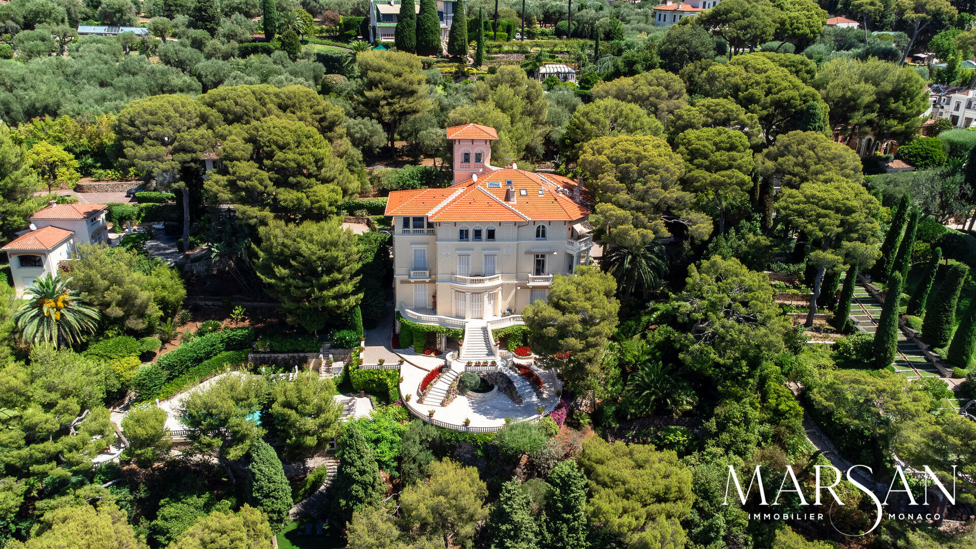 Bien rare : Appartement d'exception au sein d'une villa de prestige à Roquebrune-Cap-Martin