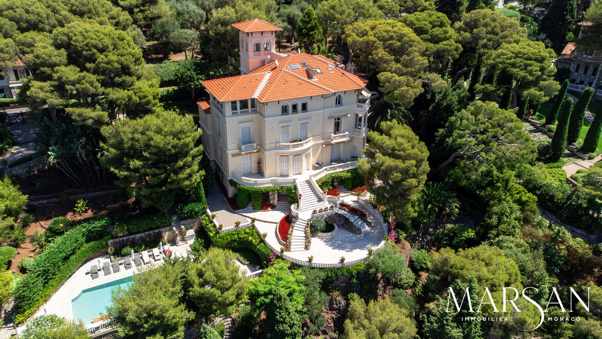Bien rare : Appartement d'exception au sein d'une villa de prestige à Roquebrune-Cap-Martin