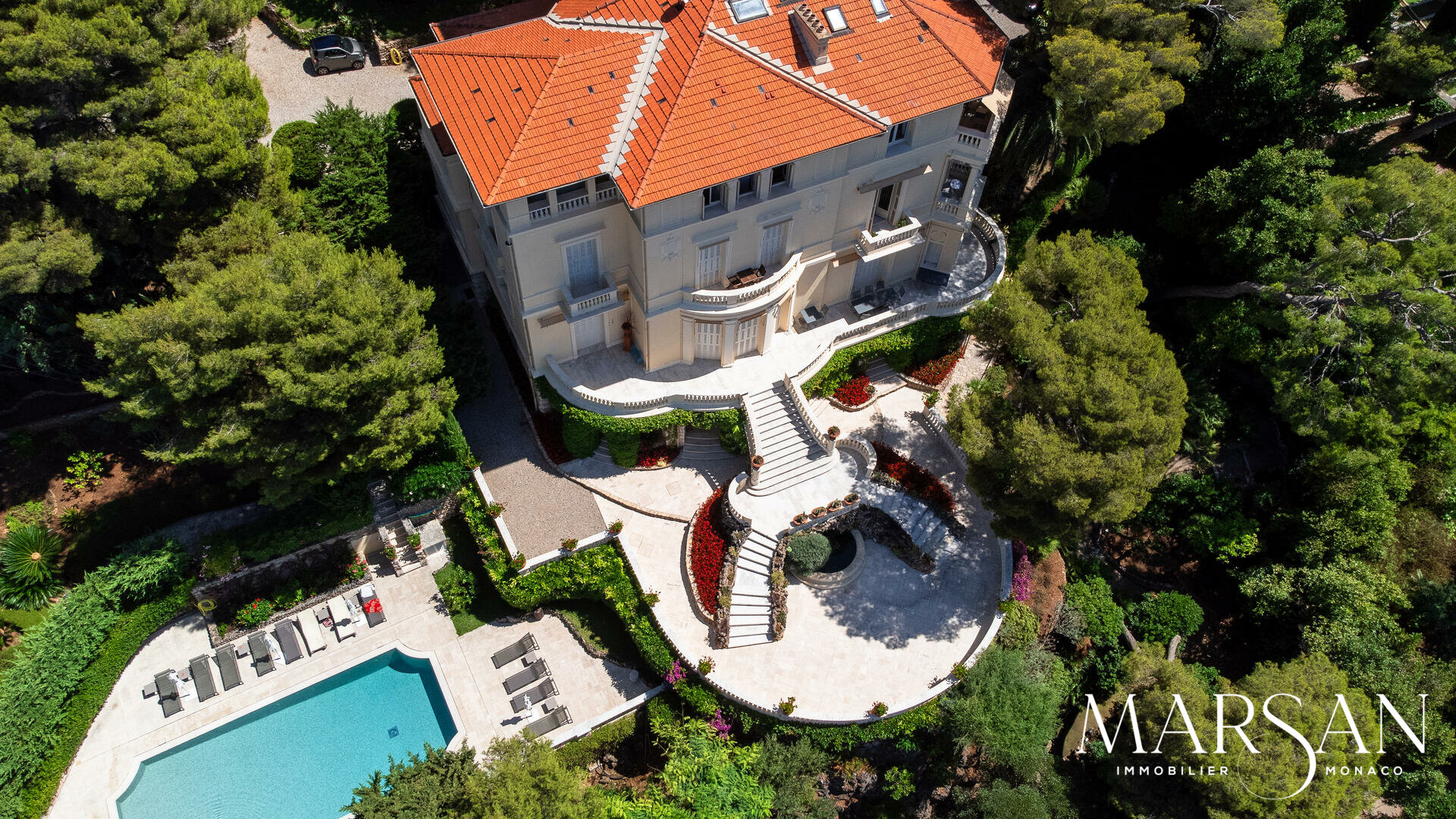 Bien rare : Appartement d'exception au sein d'une villa de prestige à Roquebrune-Cap-Martin