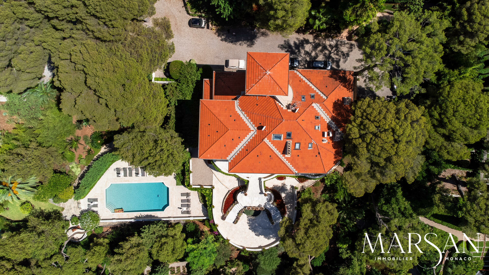 Bien rare : Appartement d'exception au sein d'une villa de prestige à Roquebrune-Cap-Martin