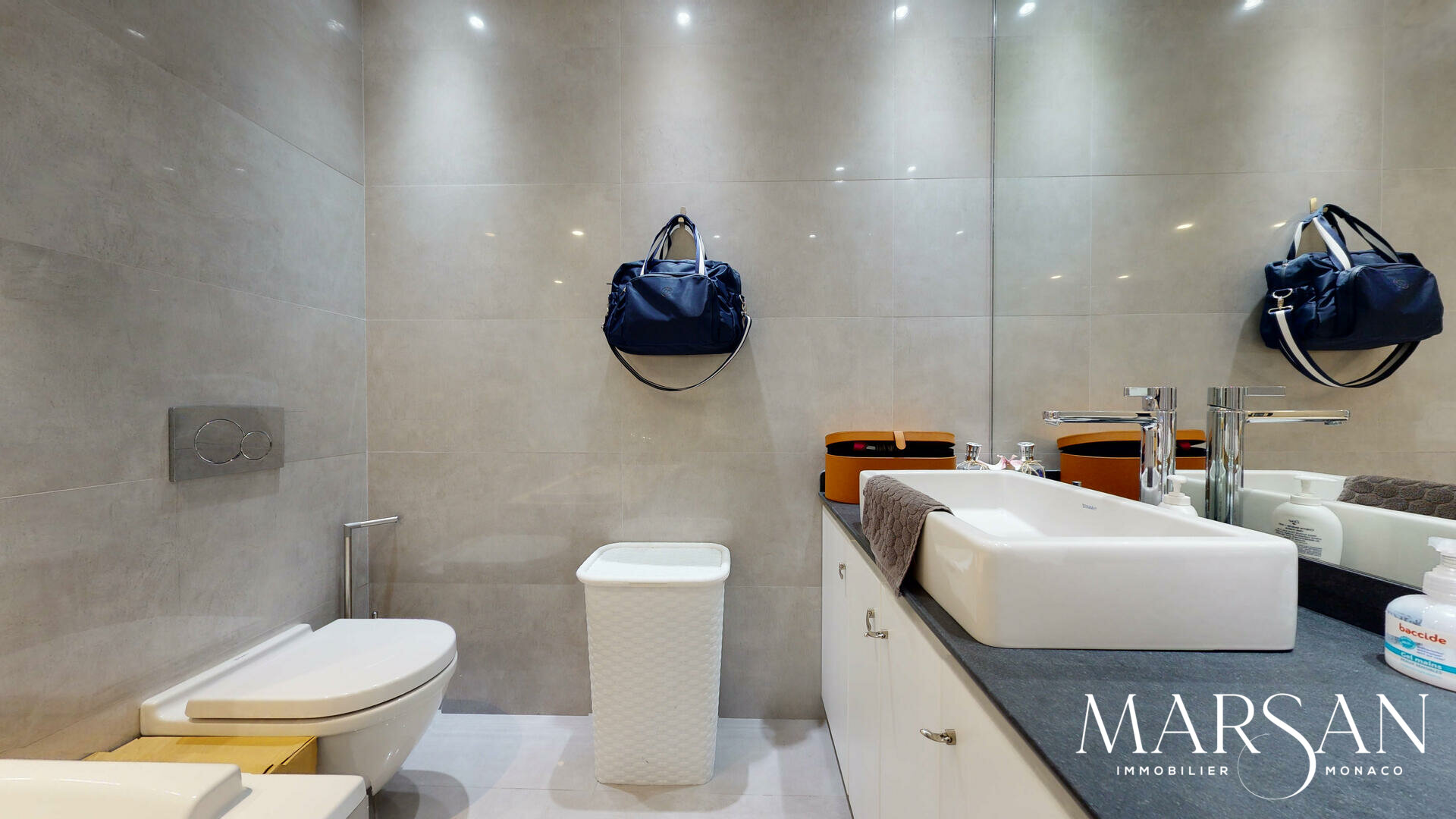 RENOVATED 2 BEDROOM APARTMENT -  HEART OF THE CONDAMINE