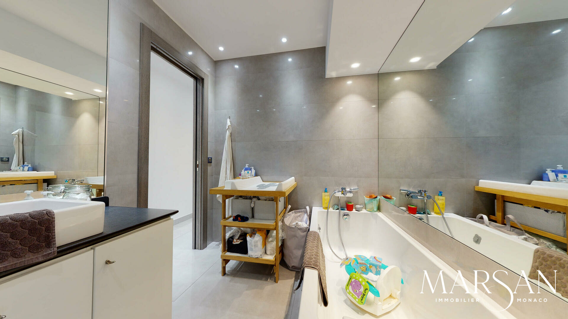 RENOVATED 2 BEDROOM APARTMENT -  HEART OF THE CONDAMINE