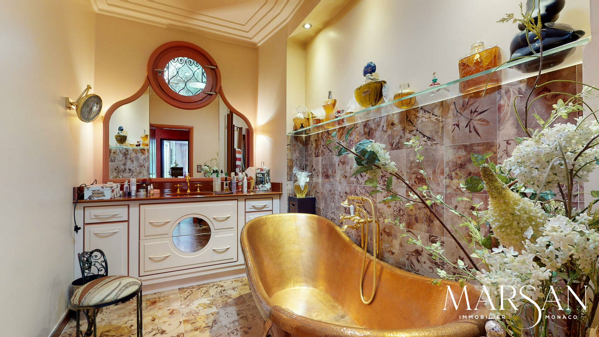 EXCEPTIONAL PRIVATE VILLA FOR SALE - SAINT ROMAN