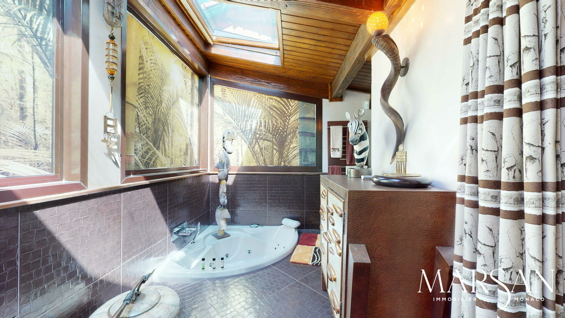 EXCEPTIONAL PRIVATE VILLA FOR SALE - SAINT ROMAN