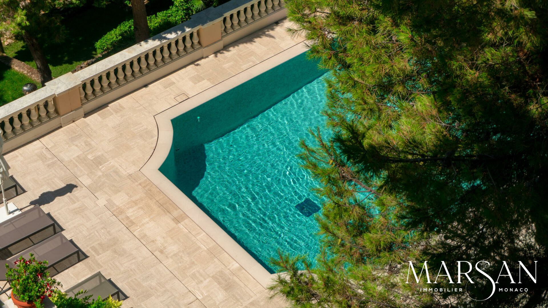 Bien rare : Appartement d'exception au sein d'une villa de prestige à Roquebrune-Cap-Martin