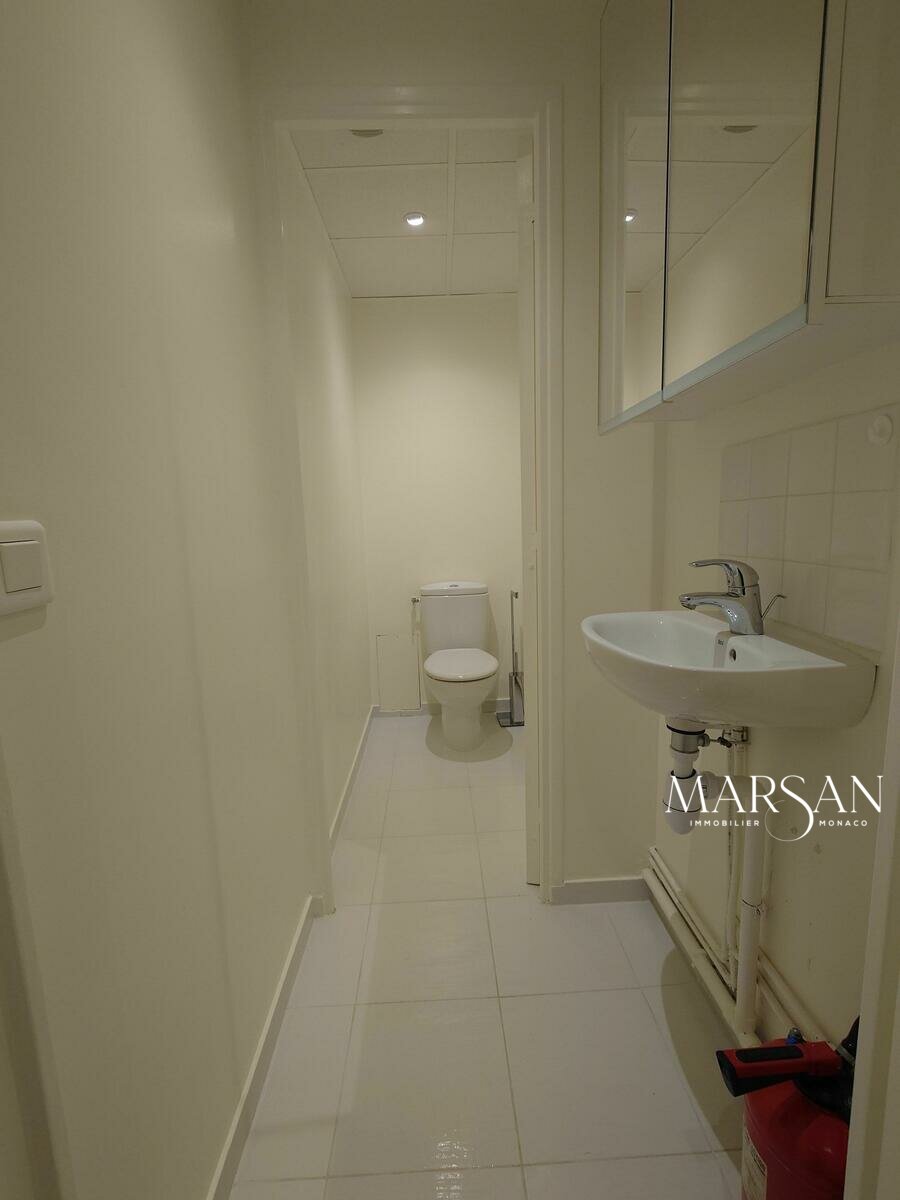 ADMINISTRATIVE OFFICE - TITIAN