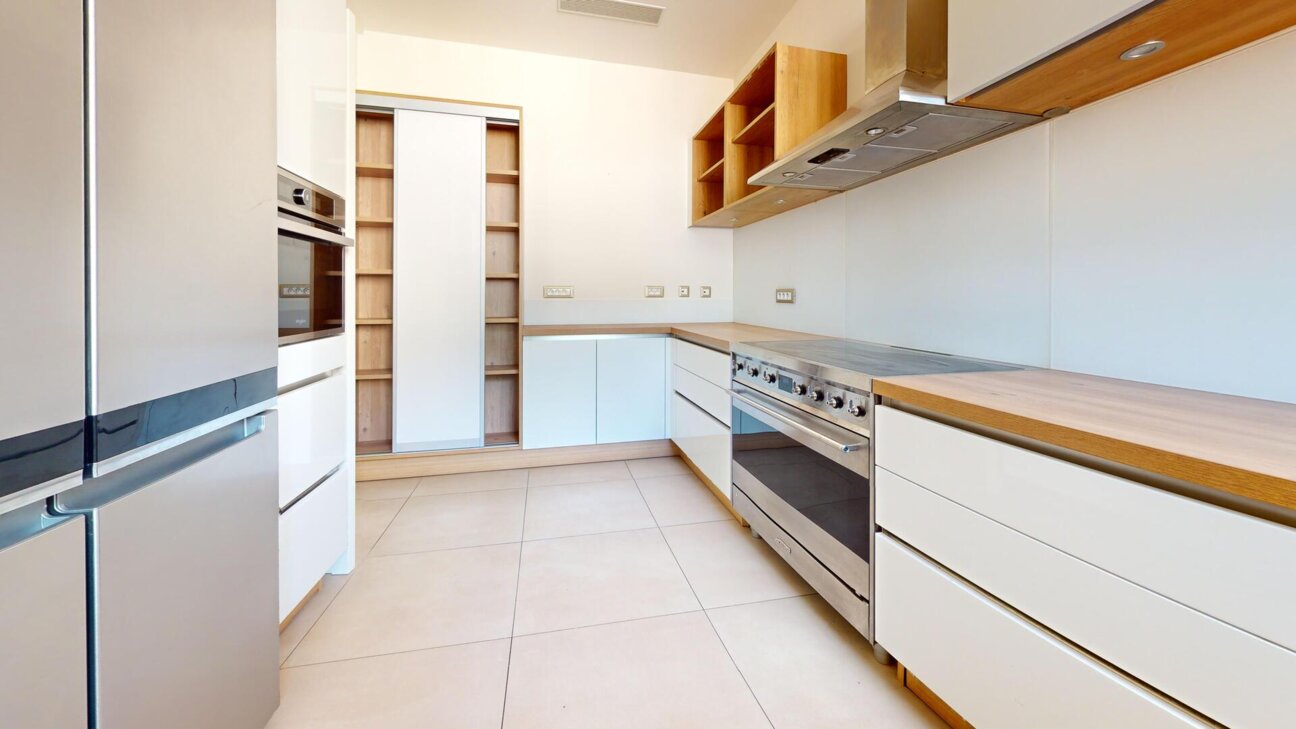 TRÉS GRAND APPARTEMENT - FRANZIDO PALACE