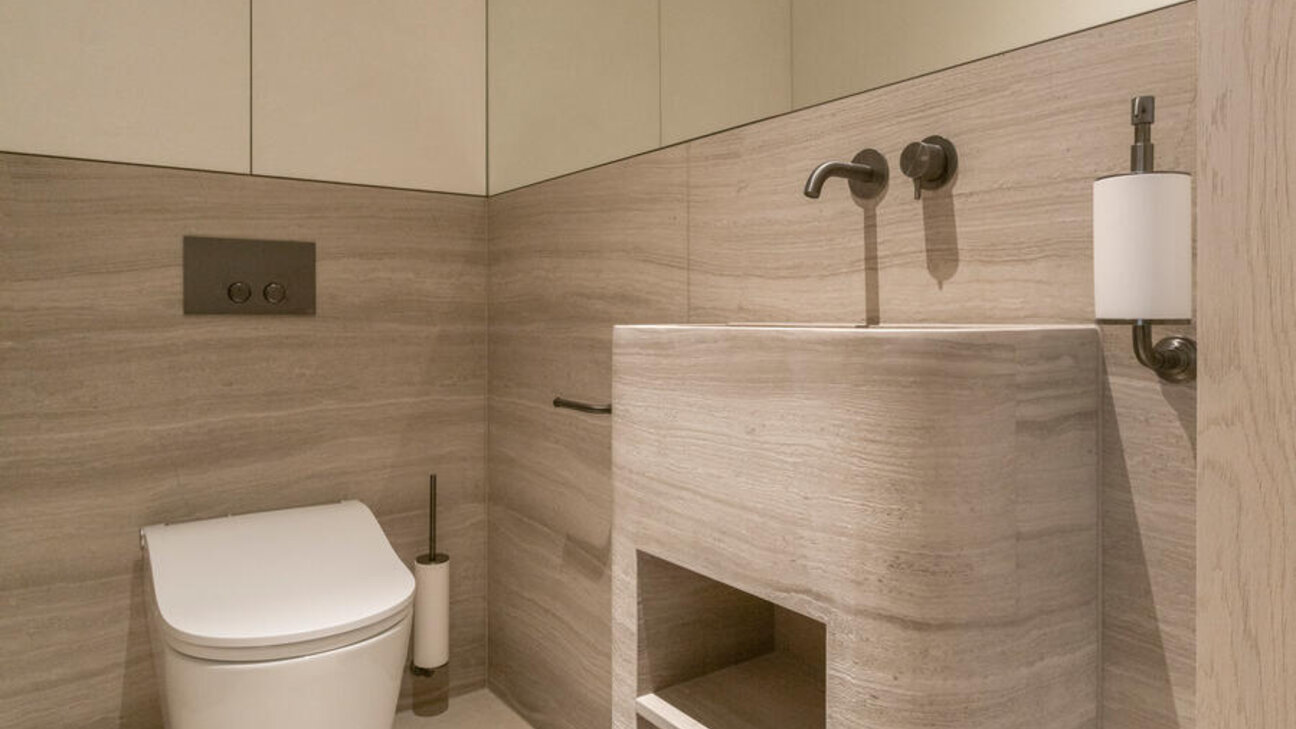 High-end renovated three-room apartment – Boulevard des Moulins