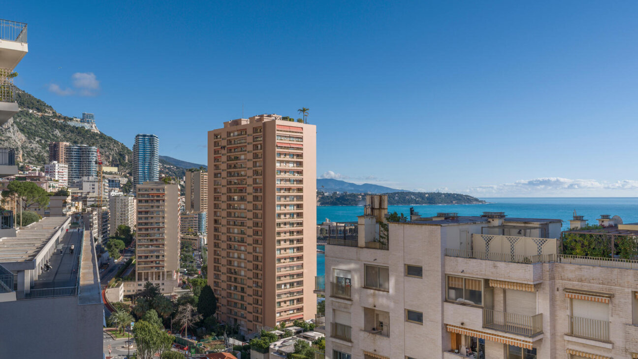 High-end renovated three-room apartment – Boulevard des Moulins