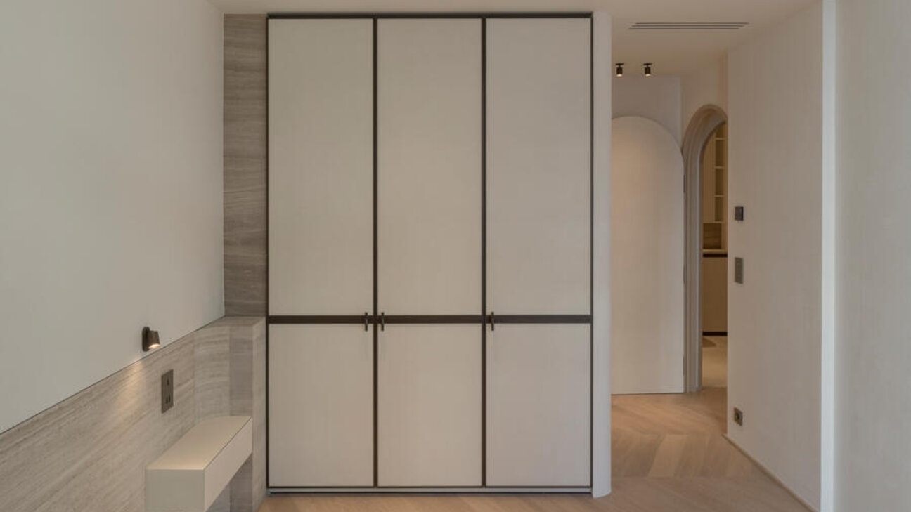 High-end renovated three-room apartment – Boulevard des Moulins