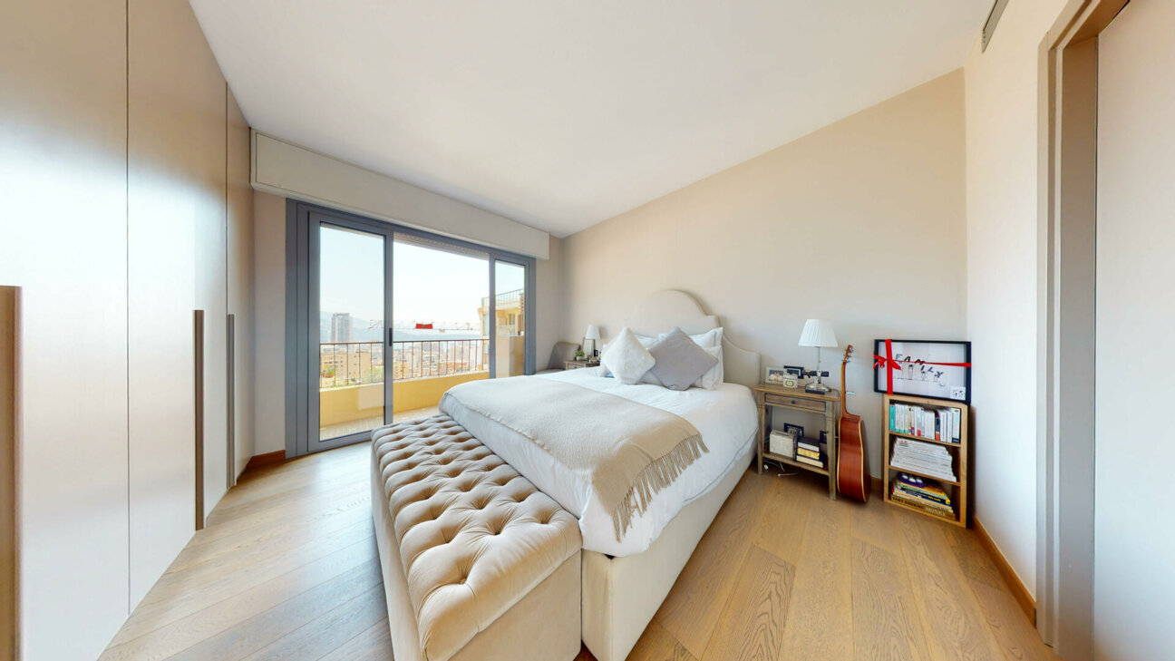 SUPERBO APPARTAMENTO CON 3 CAMERE DA LETTO COMPLETAMENTE RISTRUTTURATO IN VENDITA