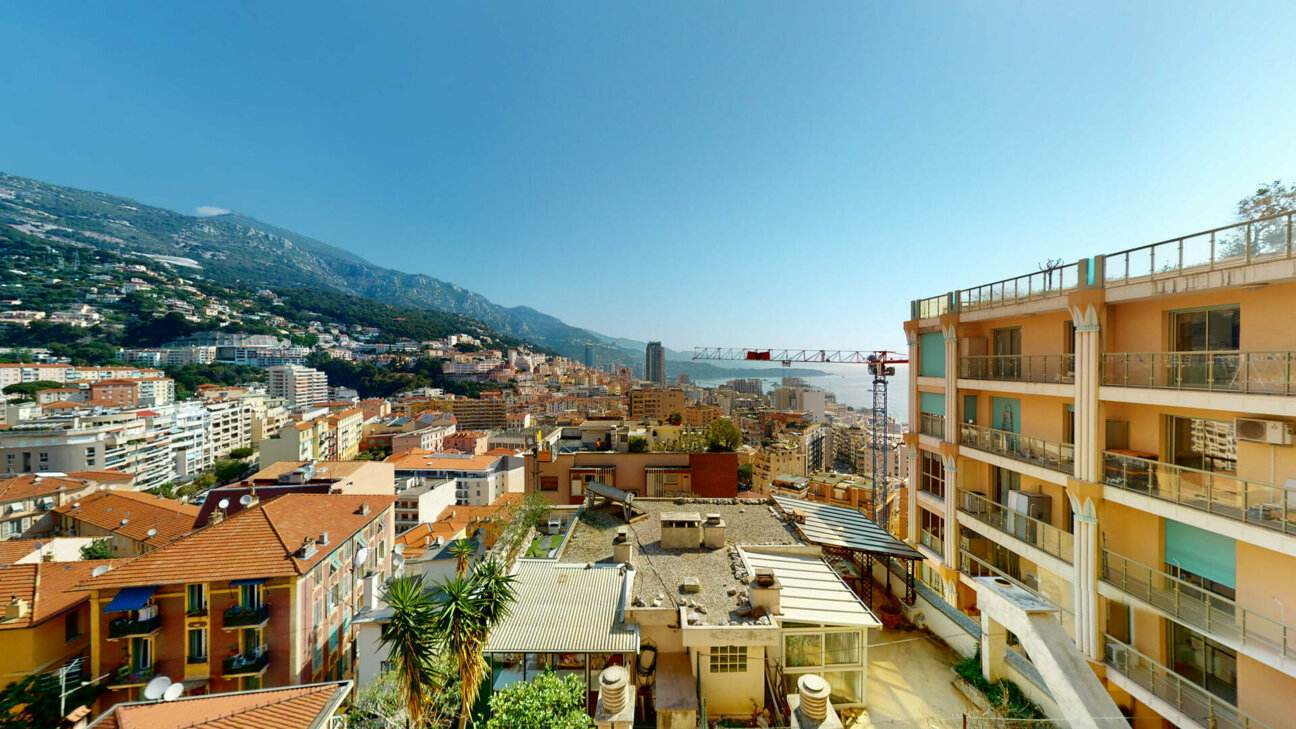 SUPERBO APPARTAMENTO CON 3 CAMERE DA LETTO COMPLETAMENTE RISTRUTTURATO IN VENDITA