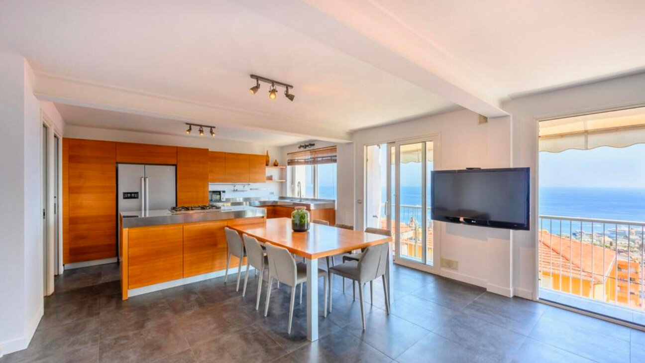 VILLA CAPRICE - TRIPLEX WITH ROOF TOP TERRACE - BEAUSOLEIL