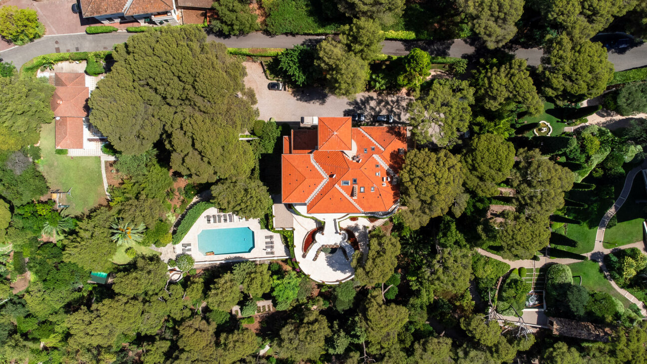 Bien rare : Appartement d'exception au sein d'une villa de prestige à Roquebrune-Cap-Martin