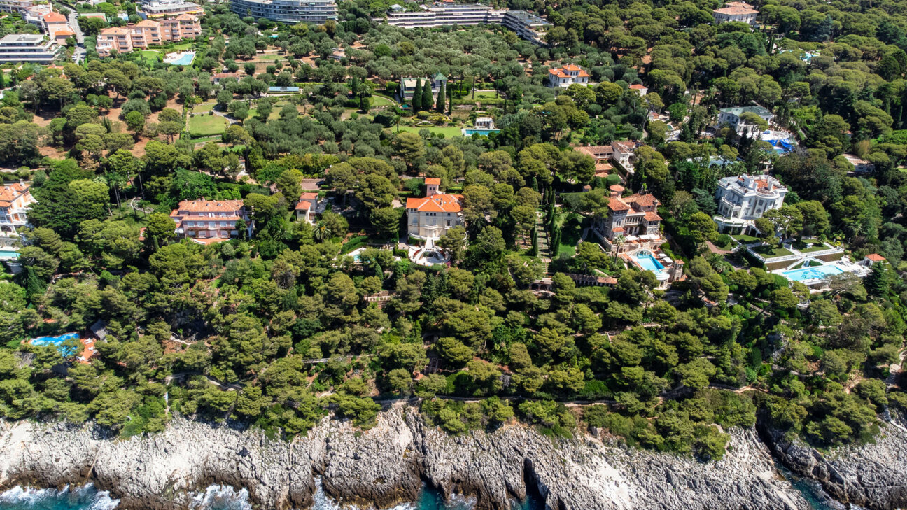 Bien rare : Appartement d'exception au sein d'une villa de prestige à Roquebrune-Cap-Martin