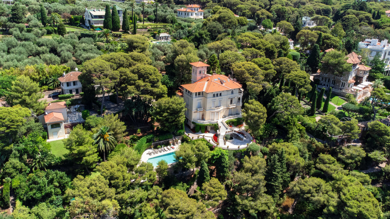 Bien rare : Appartement d'exception au sein d'une villa de prestige à Roquebrune-Cap-Martin