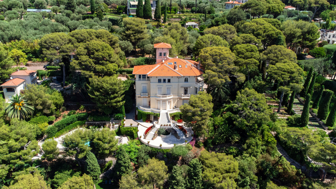 Bien rare : Appartement d'exception au sein d'une villa de prestige à Roquebrune-Cap-Martin