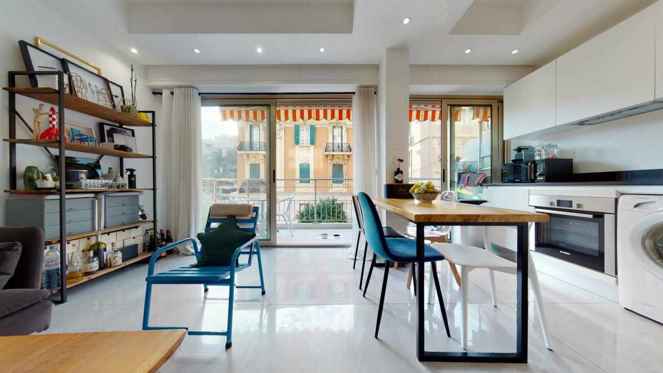 RENOVATED 2 BEDROOM APARTMENT -  HEART OF THE CONDAMINE