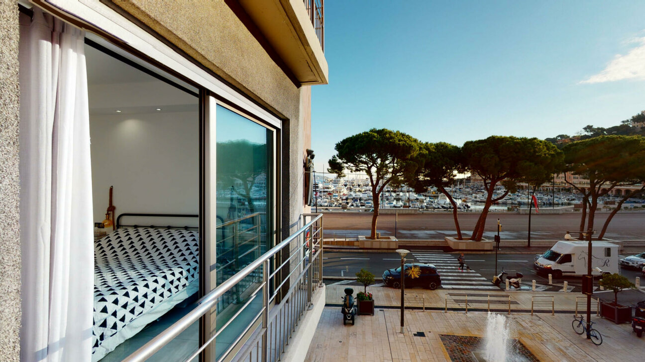 RENOVATED 2 BEDROOM APARTMENT -  HEART OF THE CONDAMINE