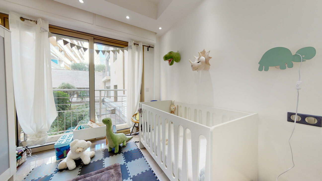 RENOVATED 2 BEDROOM APARTMENT -  HEART OF THE CONDAMINE