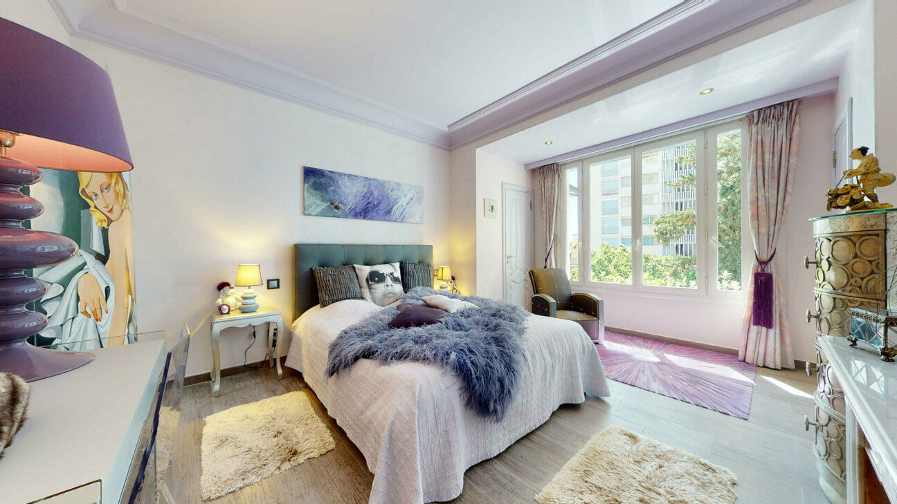 EXCEPTIONAL PRIVATE VILLA FOR SALE - SAINT ROMAN