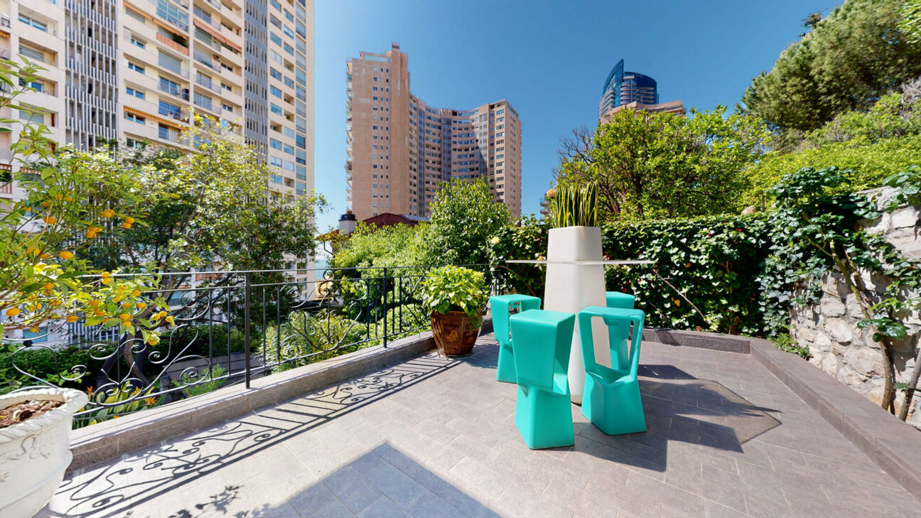 EXCEPTIONAL PRIVATE VILLA FOR SALE - SAINT ROMAN