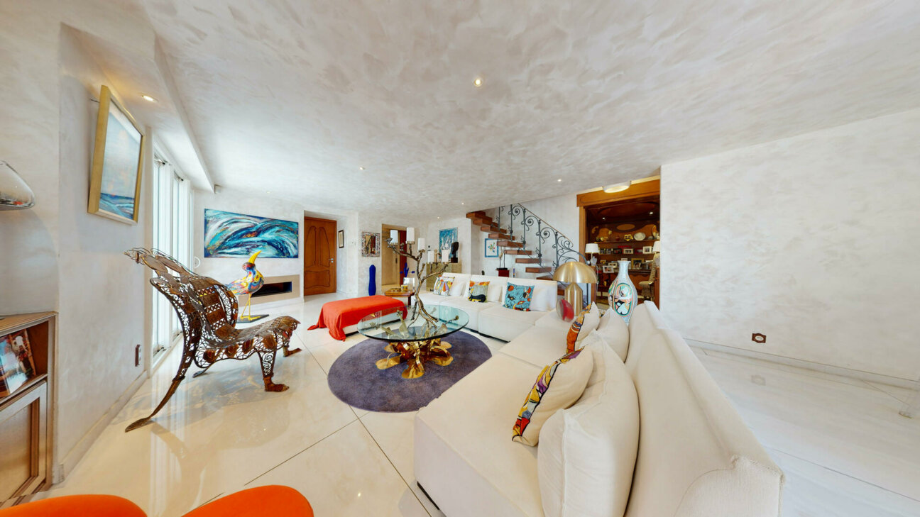 EXCEPTIONAL PRIVATE VILLA FOR SALE - SAINT ROMAN