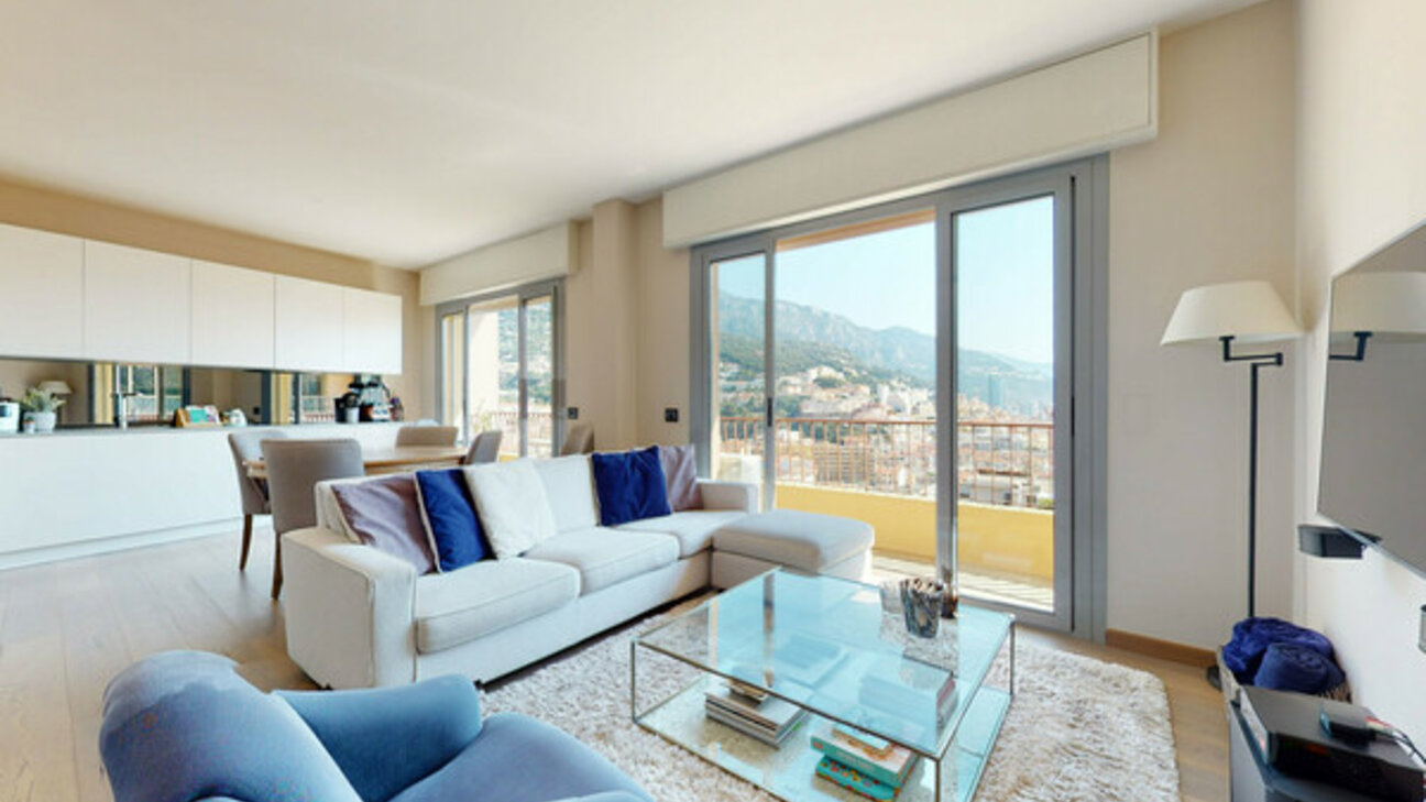 SUPERBE APPARTEMENT DE 4 PIÈCES ENTIÈREMENT RÉNOVÉ À LA VENTE