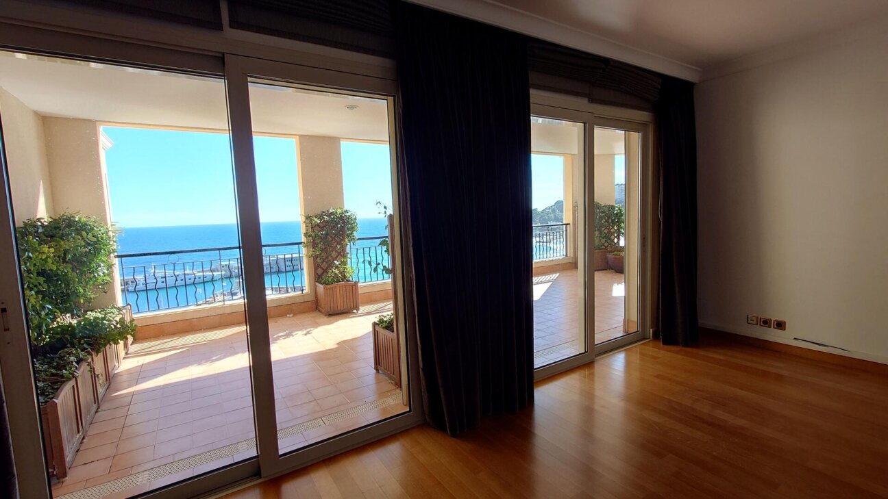 STUNNING 7 ROOM APARTMENT - MEMMO CENTER